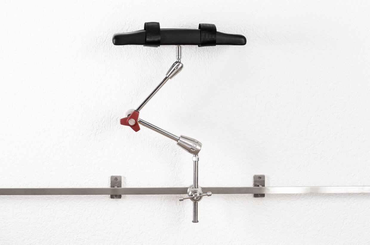 FISSO vertical arm support with viscoelastic pad and clamp